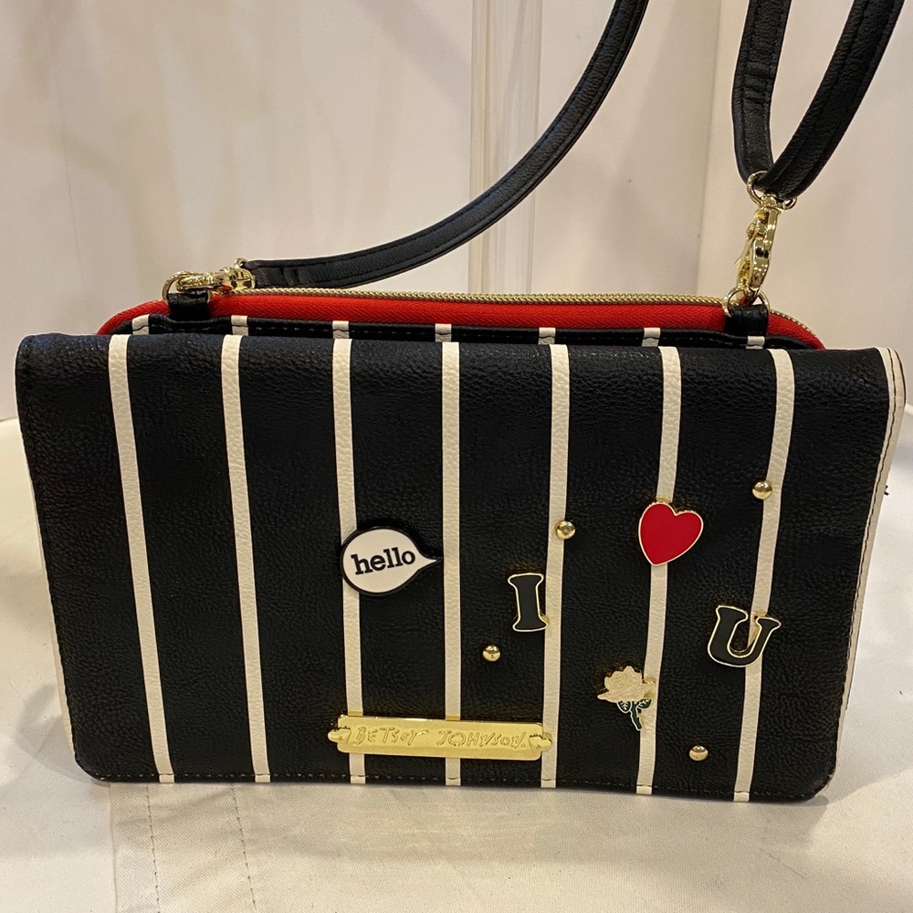 Betsey Johnson black & white striped crossbody bag w Hello I ❤️U 🌸 plaques EUC